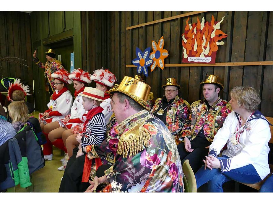 Naumburger Prinzenpaare mit Hofnarren besuchen den Kindergottesdienst (Foto: Karl-Franz Thiede)